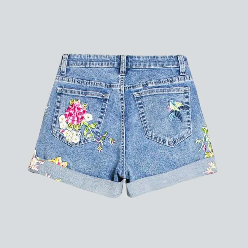 Color flower embroidery denim shorts