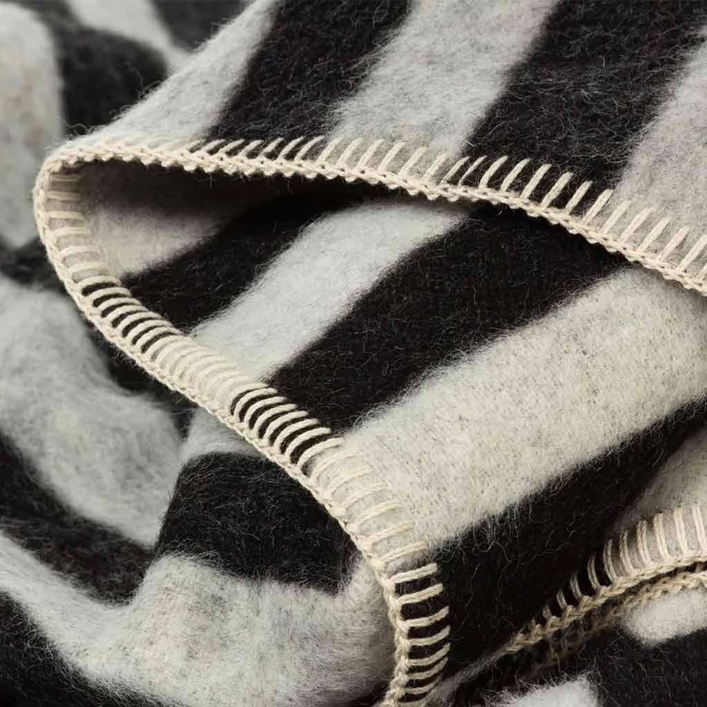 Stills Heirloom Blanket - Black/Ivory